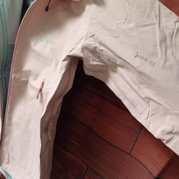 Arcteryx Beta Series Beta LT JacketHooded Hardshell Jacket, Size S - Picture 5 of 9